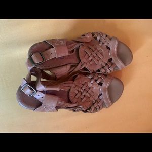 EUC Indigo by Clark’s 3.5 inch wedges 7.5